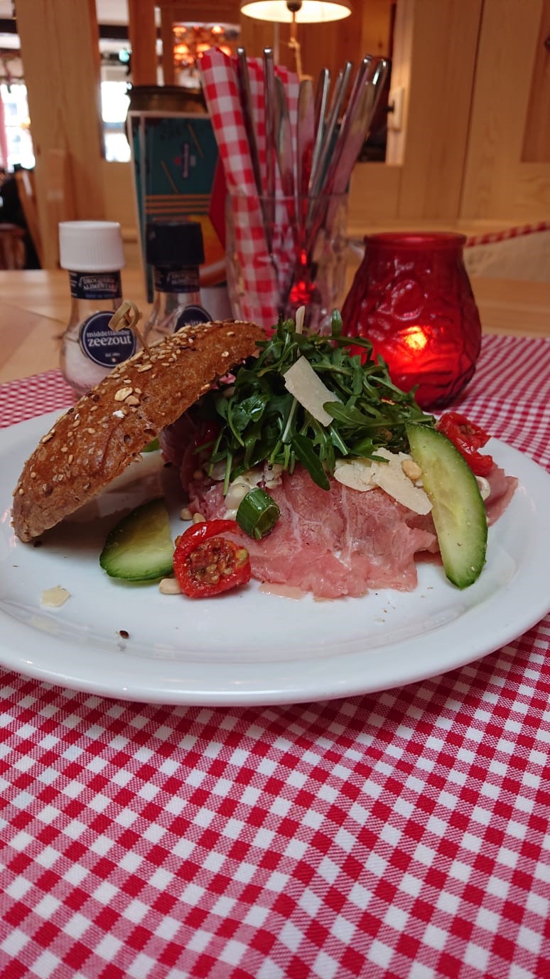 Brötchen Carpaccio